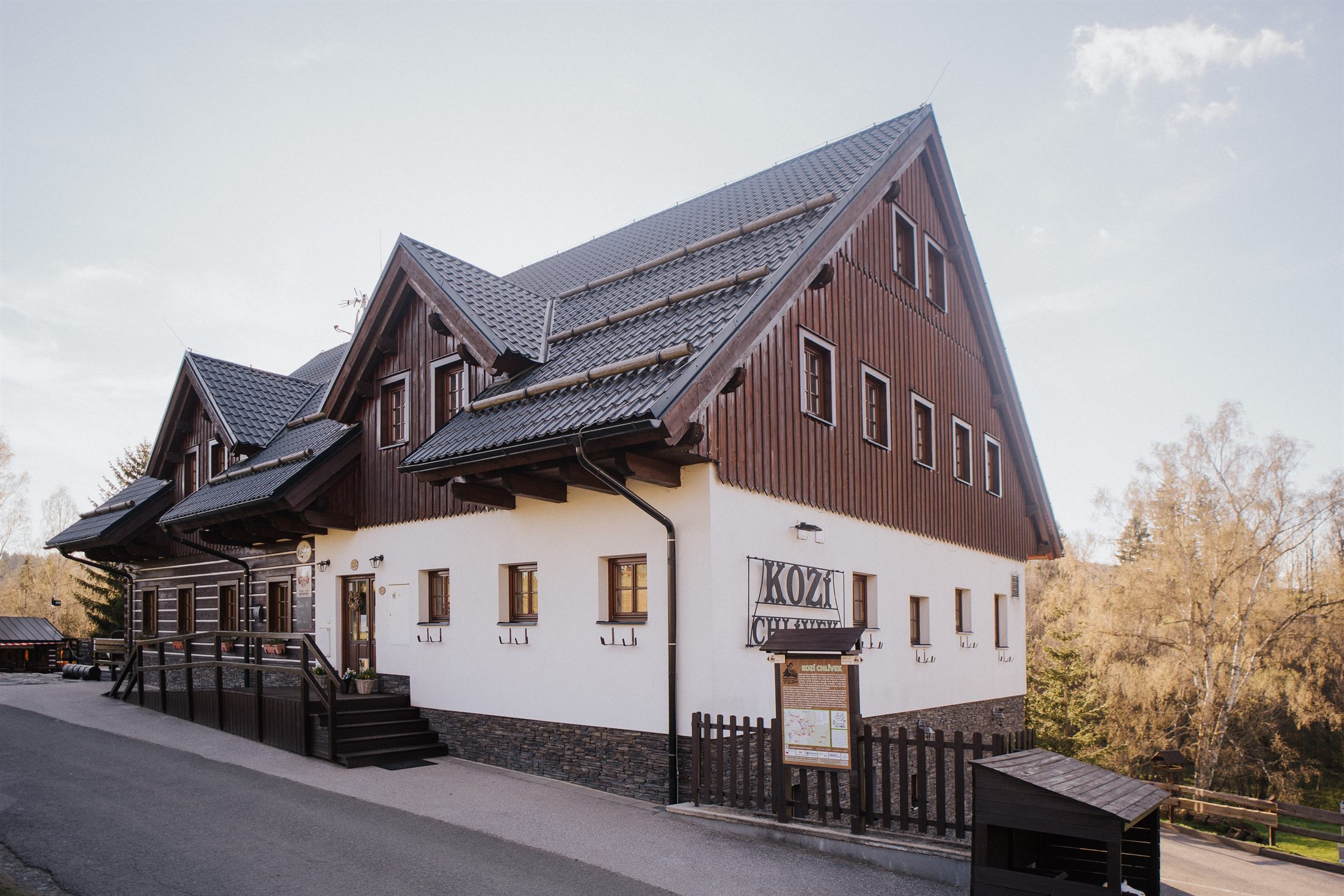 Interiér restaurace Kozí chlívek